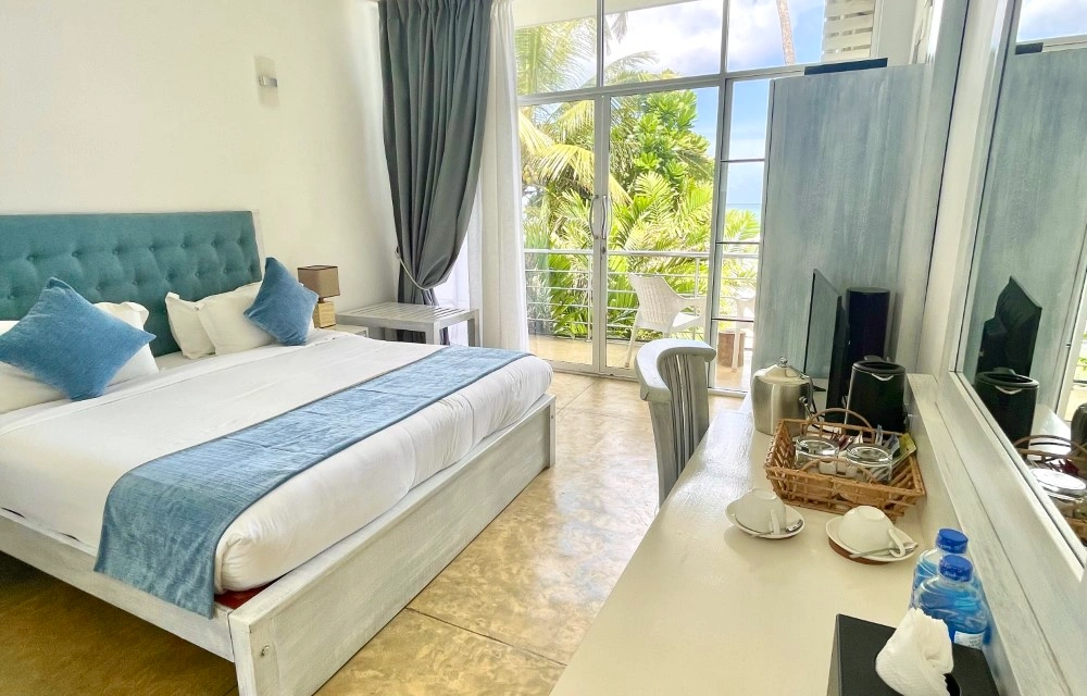 Deluxe Double Room with Balcony and Ocean View Image